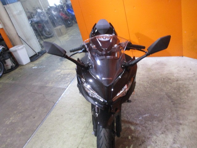 フロントから見てもこの通り状態グッド！迫力のこのフェイスは本当にかっこいい！ヘッドライトも勿論ＬＥＤ